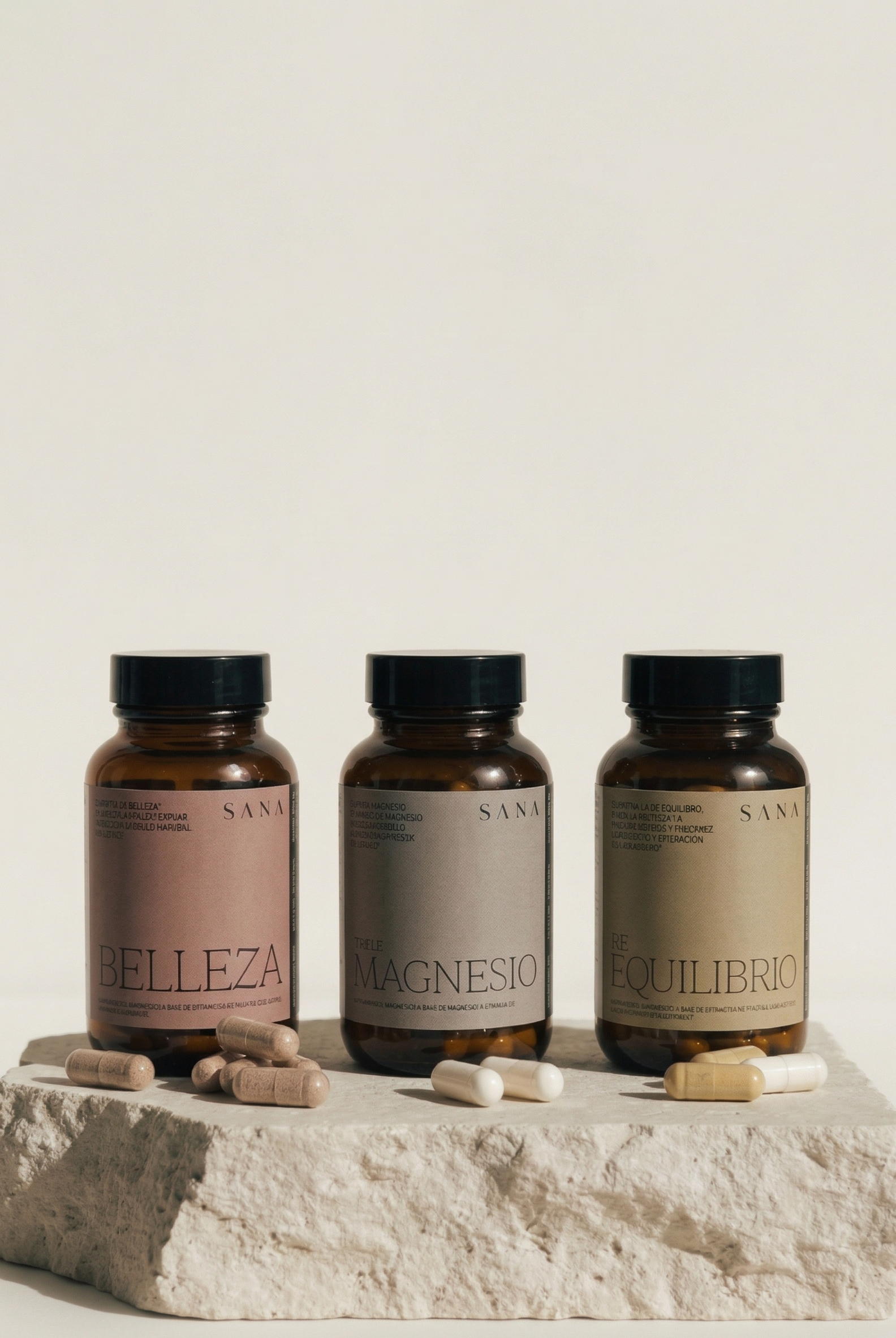 Pack Metabólico de Sana Nutrients con suplementos para energía, digestión y equilibrio metabólico sobre base de piedra