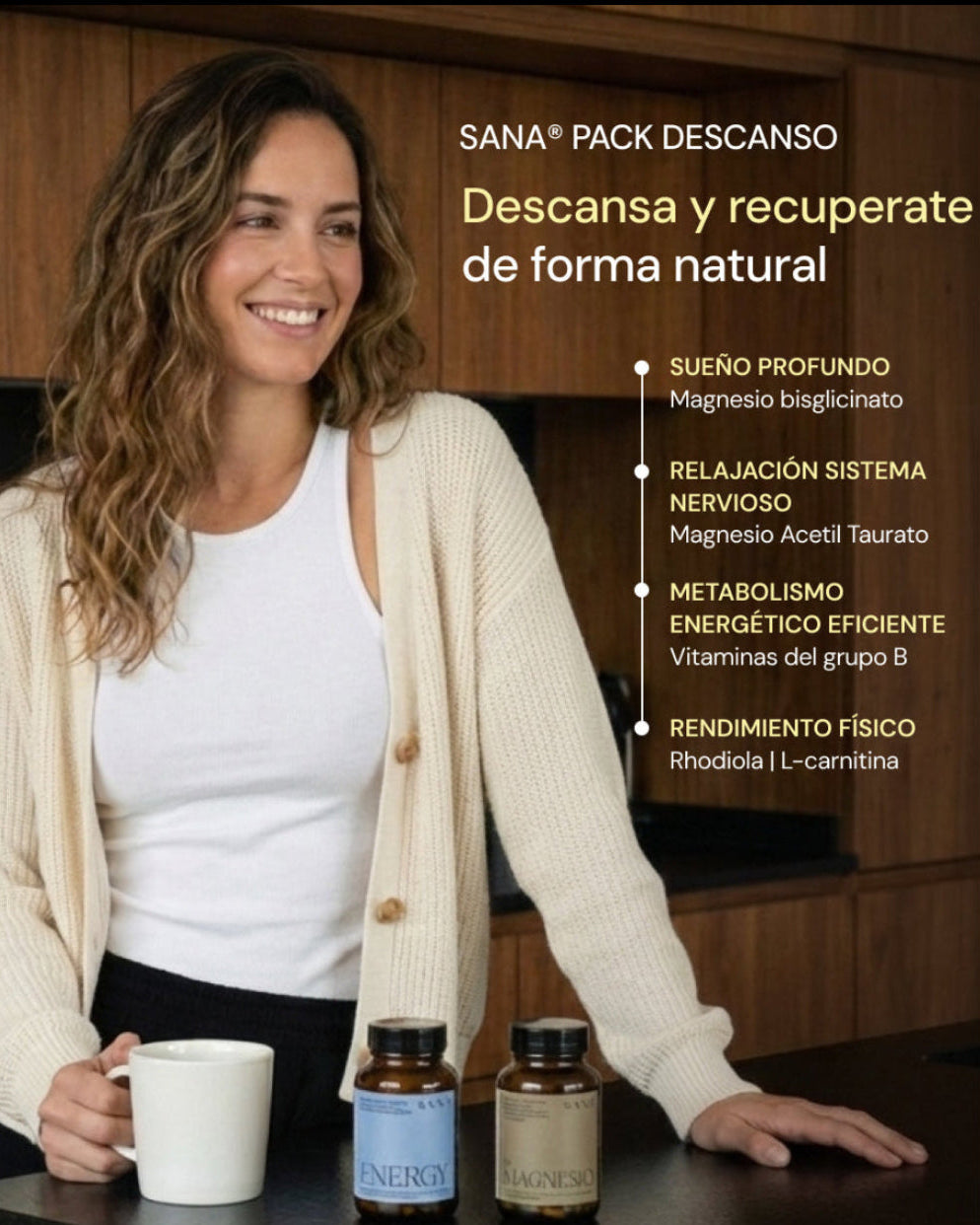 Mujer junto al Pack Descanso de SANA Nutrients con suplementos para sueño profundo, relajación y recuperación natural de energía